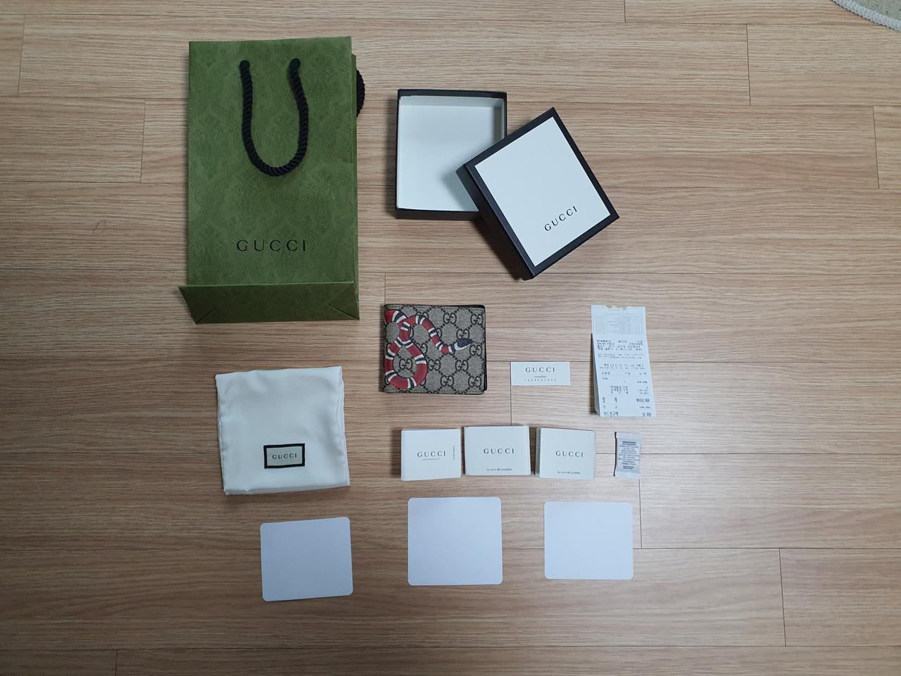 구찌 스네이크 반지갑 풀박스 싸게판매합니다(꿀매)