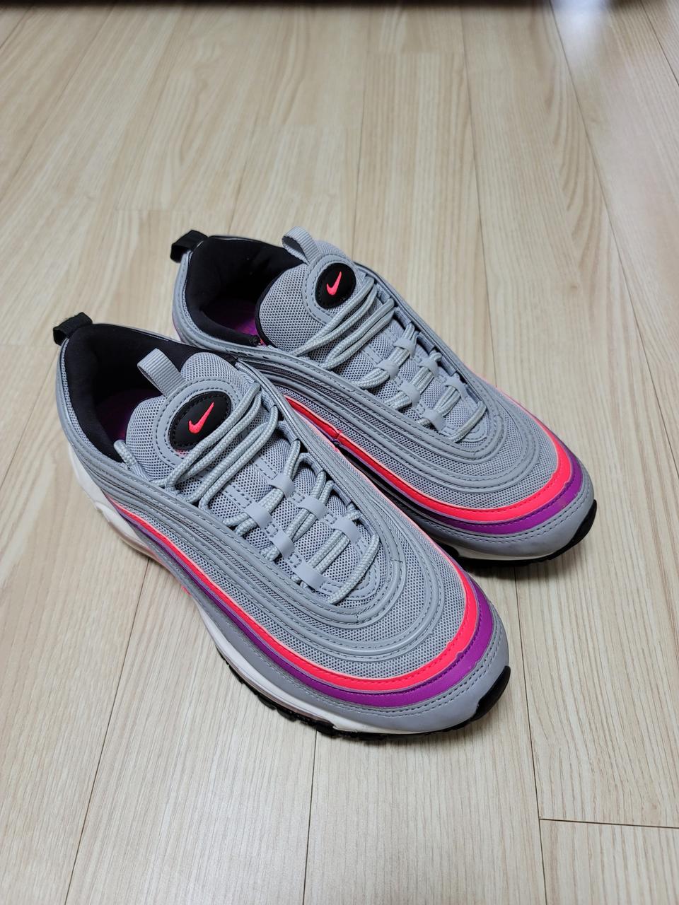 나이키 에어맥스97 235사이즈 거의새거입니다