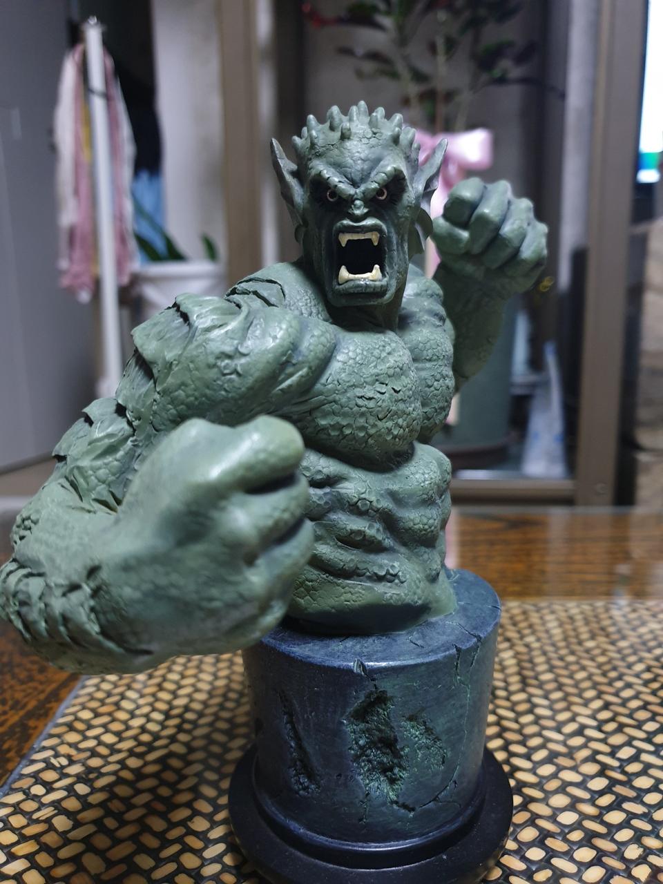 헐크 빌런 어보미네이션 애니 ver 반신상 버스트 피규어 판매합니다