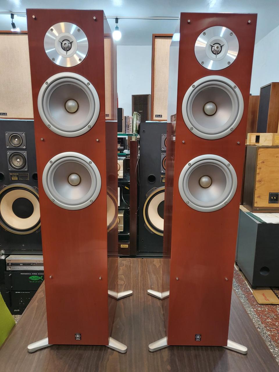 야마하 고급형 톨보이스피커