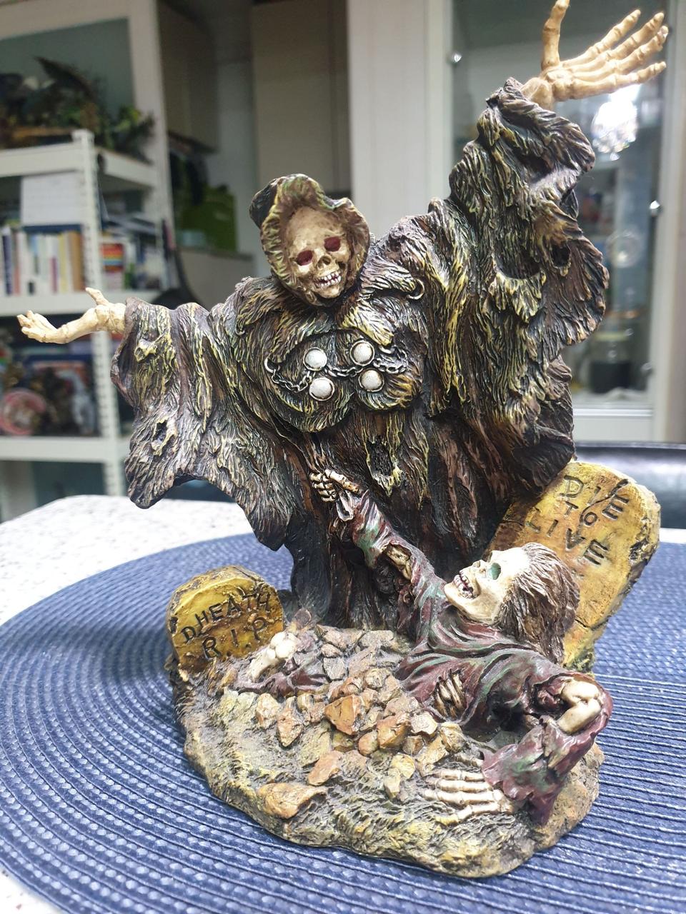 해골 무덤 디오라마 스태츄 피규어 판매합니다