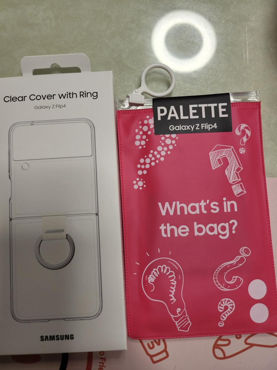 z플립 클리어커버 미개봉 판매합니다.