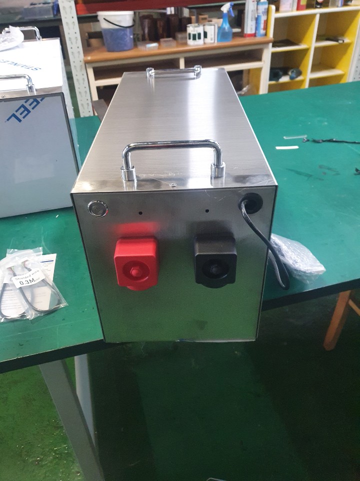 차박 캠핑용  매립형 인산철 파워뱅크 460A 새제품!