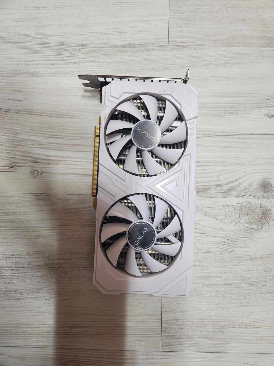 갤럭시 RTX 2060화이트 팔아요