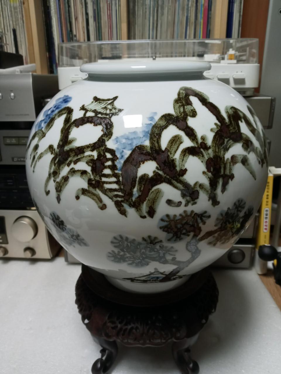 운보 김기창 화백의 청화 철화 산사 풍경 그림이 있는 백자 대호 달항아리