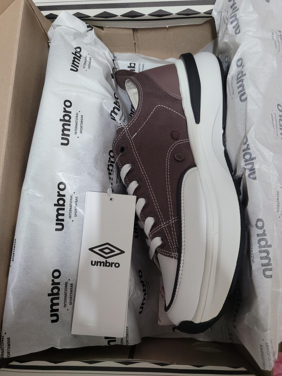 (새상품) 엄브로 운동화 260MM