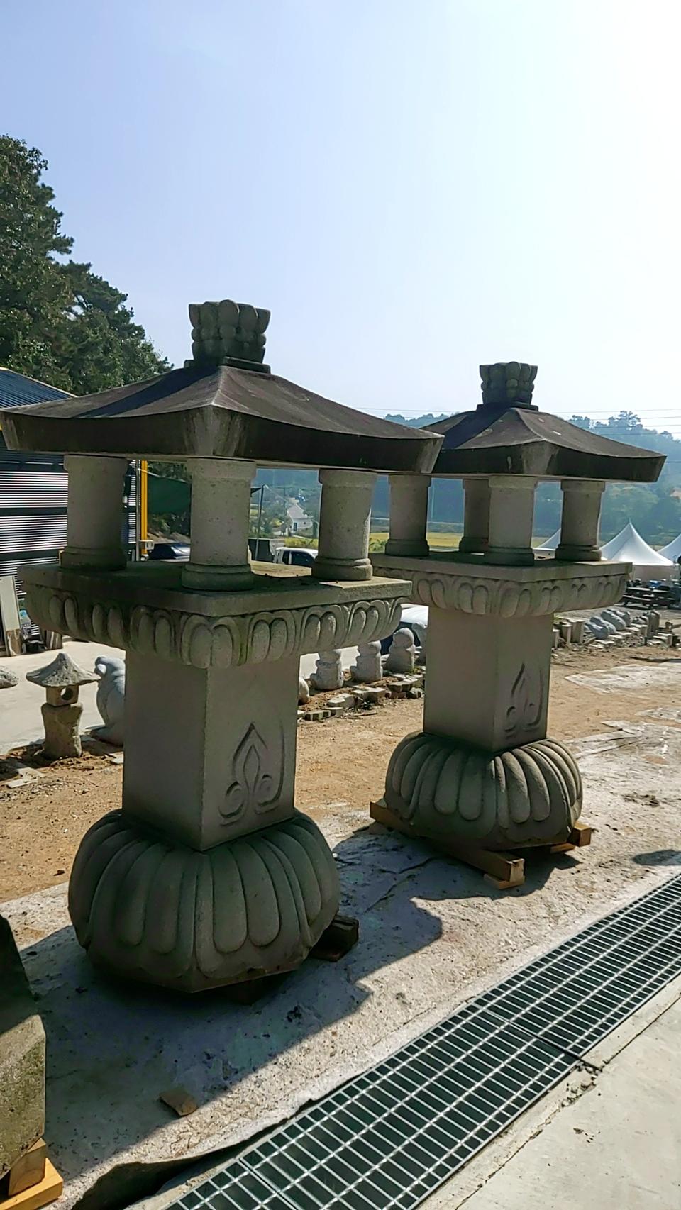 돌탑 ㅡ 석등 3개