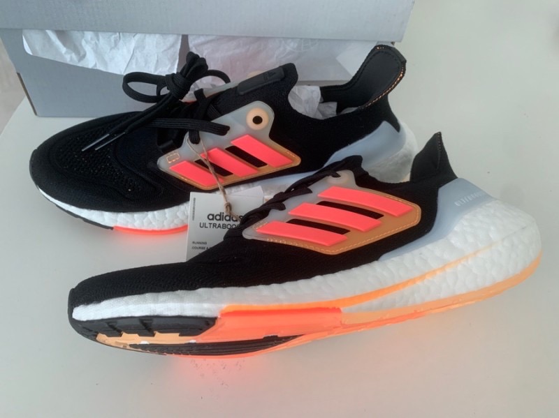 아디다스 울트라부스트 22 255mm 새제품