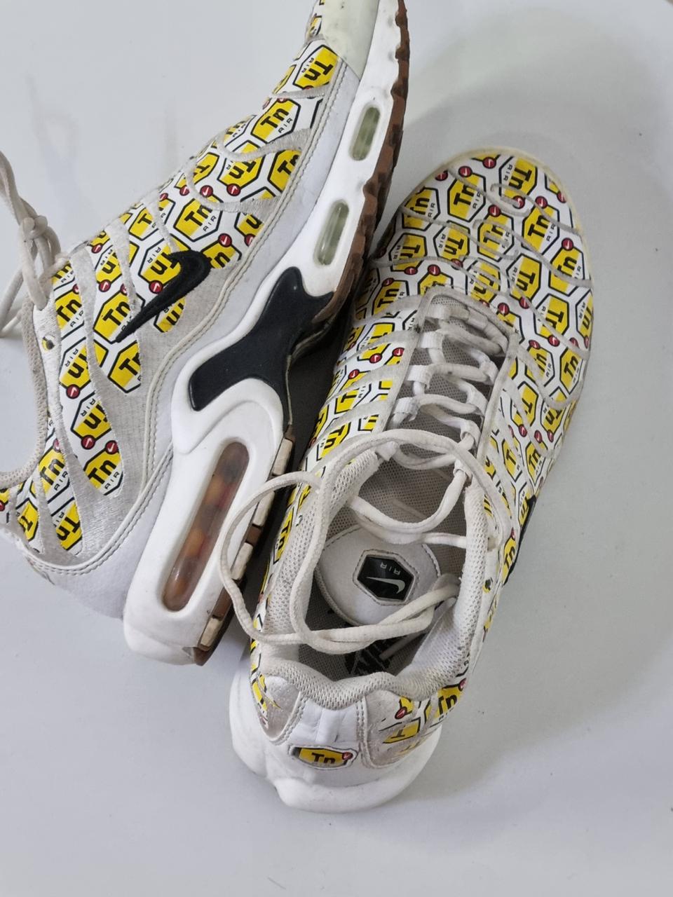 나이키 에어맥스플러스 오버프린트QS흰노 265