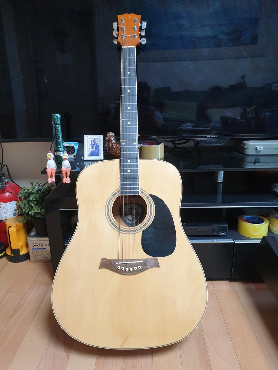 ,통키타,하단에약하게스크레치있음