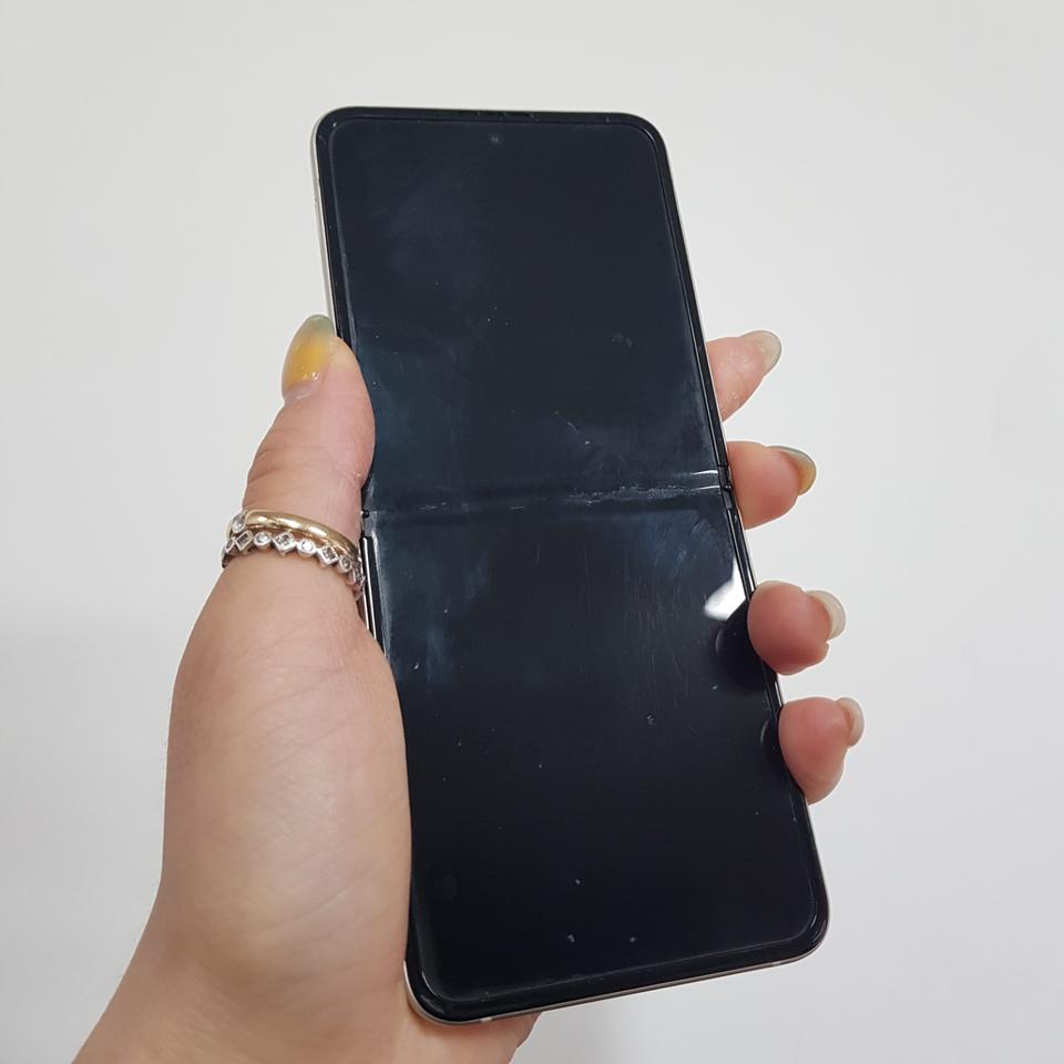 [당일출고] 갤럭시Z플립3 크림 256기가 판매합니다