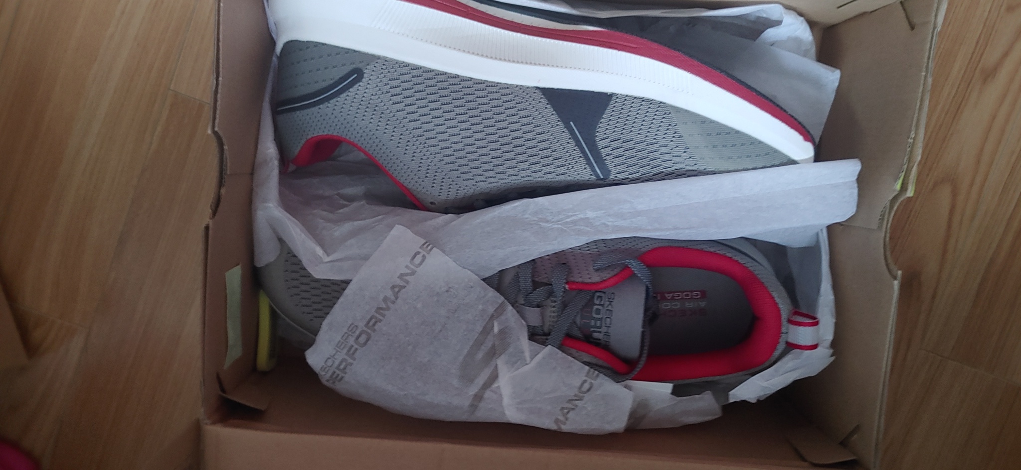 스케처스.스케쳐스.런닝화. GO RUN.고런. 285.