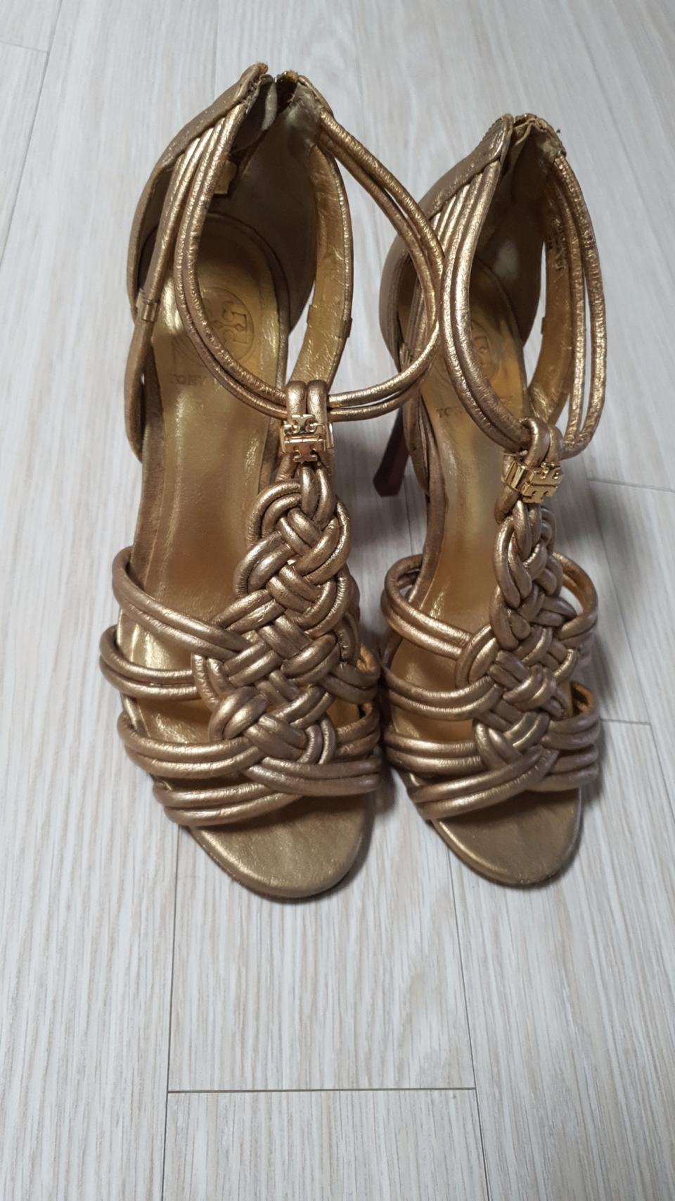 토리버치 샌들과 벨트