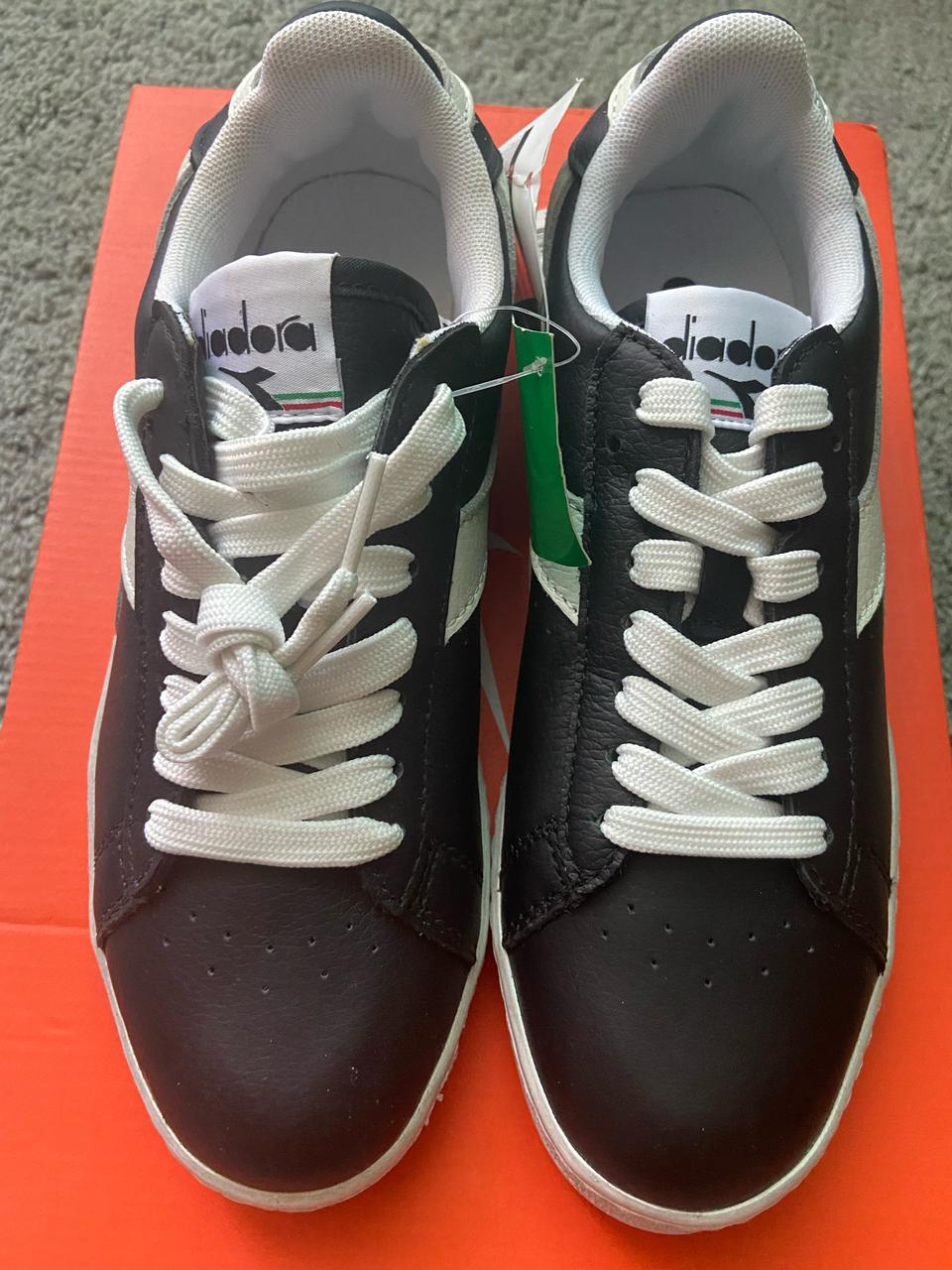 [택채새상품]디아도라 게임 엘 로우 왁시드-검정/흰색