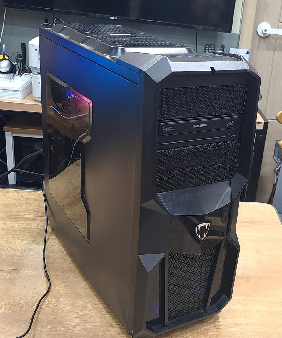 컴퓨터 본체 i5-4670,        램16,GTX650,SSD256