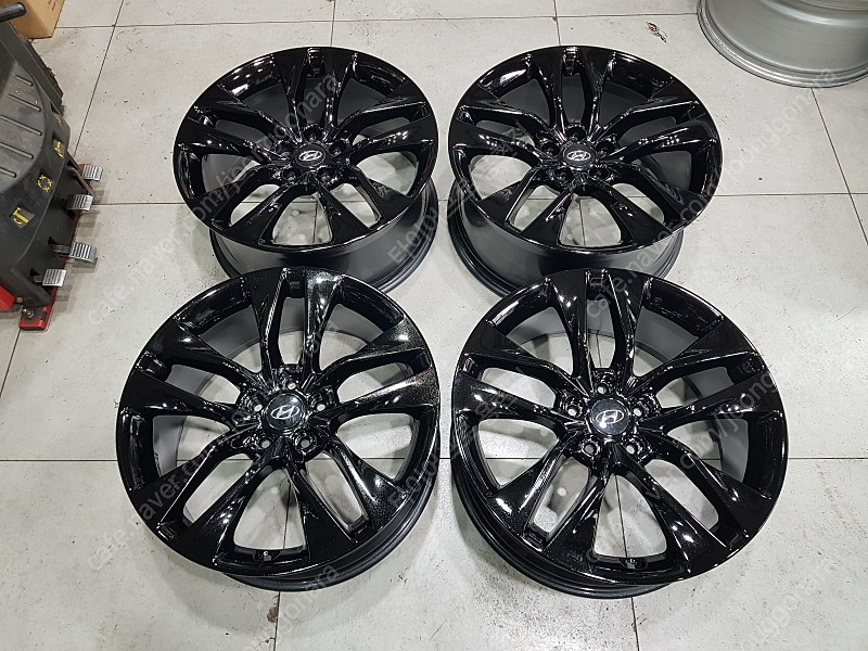 19인치 순정(정품) 제네시스 쿠페 신형 유광블랙 중고휠 한대분 팝니다