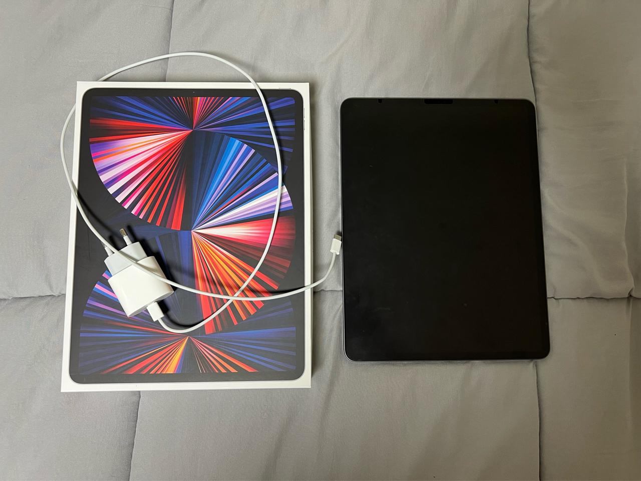 아이패드 프로 5세대 12.9 스페이스그레이 wifi 128 새제품급