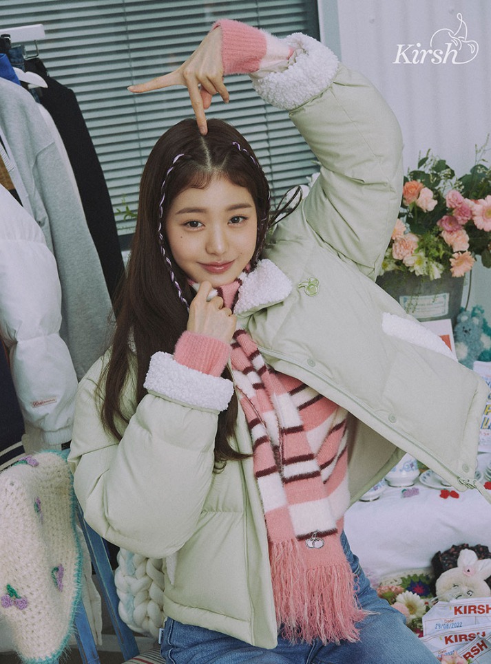 키르시 체리 퍼 다운 숏 자켓(라임 - 장원용 착용) 13만원 팝니다