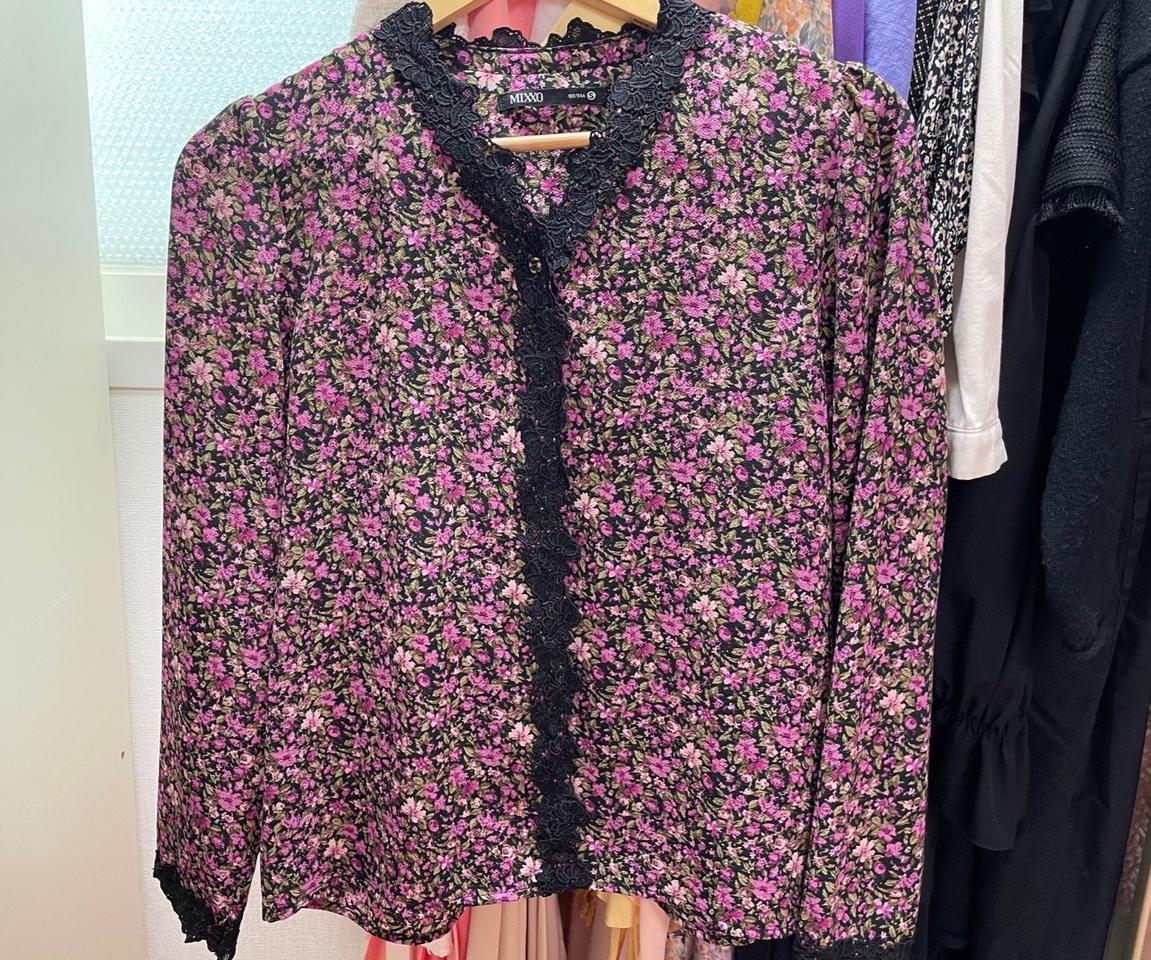 미쏘 플라워 잔꽃 퍼플 블라우스 판매!