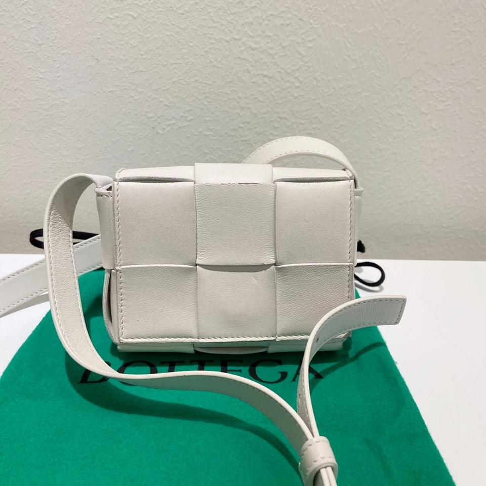 보테가베네타 카세트 미니 크로스백 화이트