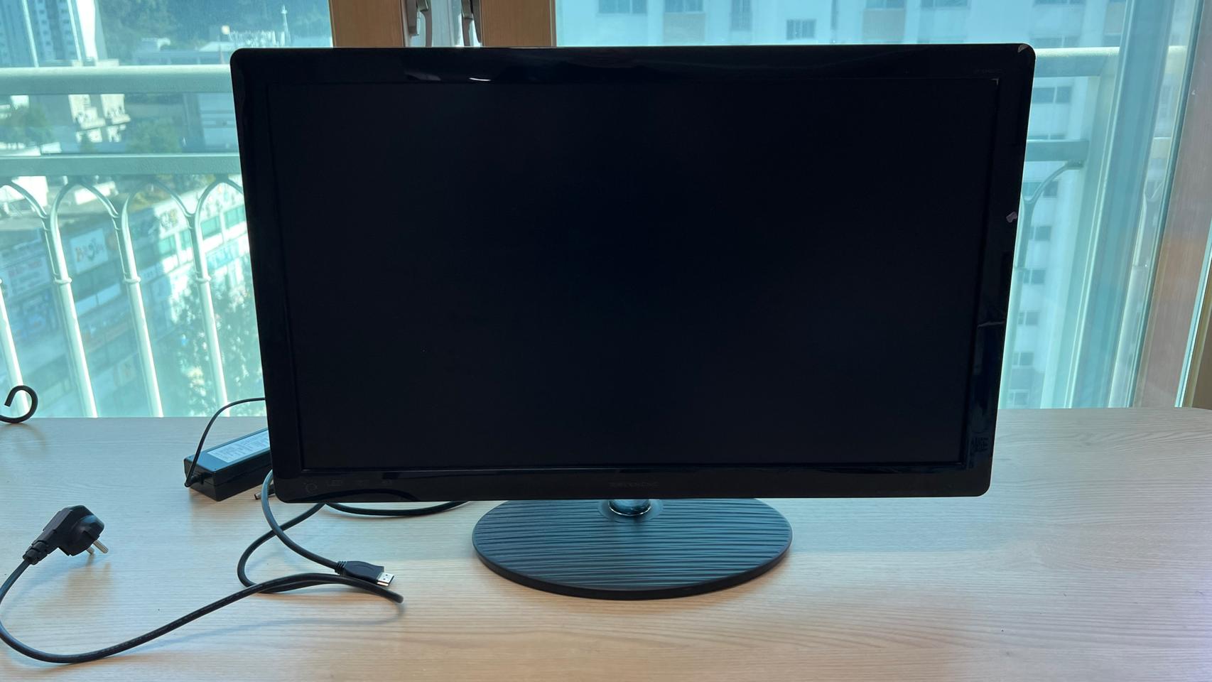 24인치 모니터 케이블 포함