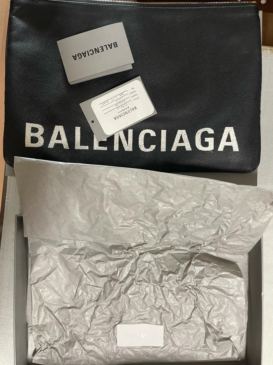 발렌시아가 클러치백