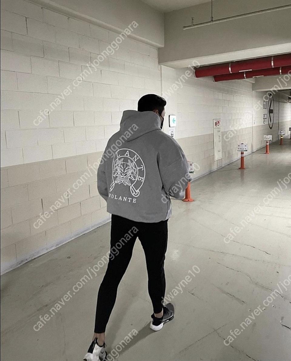 볼란테 후드집업