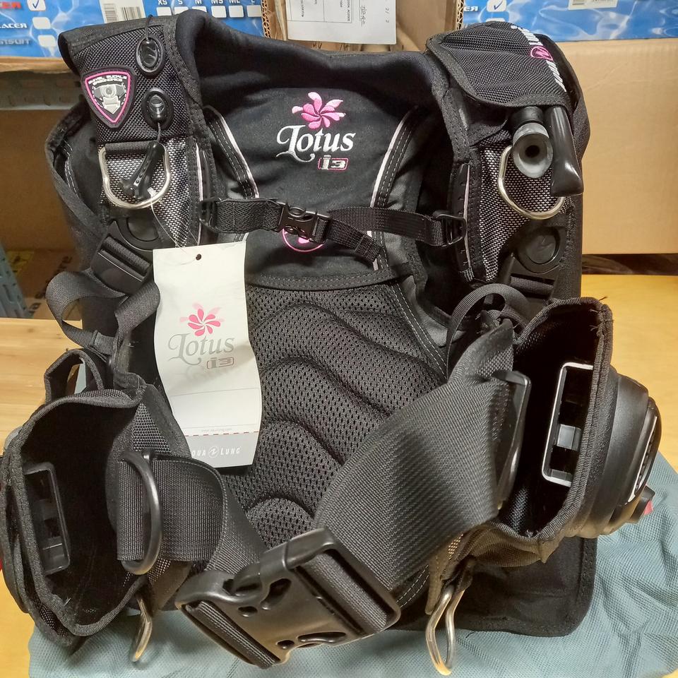 (새상품)아쿠아렁 로터스i3 비씨(BCD) 여성용 스쿠버 부력조절기