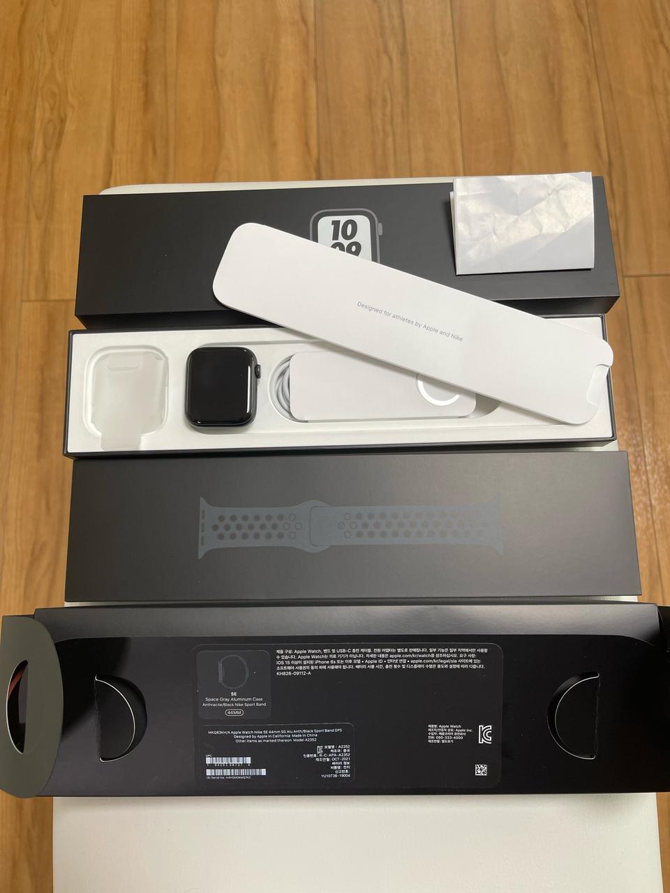 애플워치SE 1세대 GPS 44mm 나이키 에디션 스페이스 그레이 팝니다