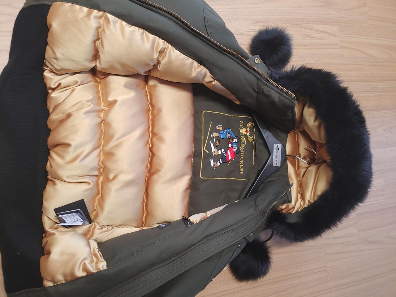 무스너클 금장로그 카키색패딩S 미착용 마지막가격내려요~