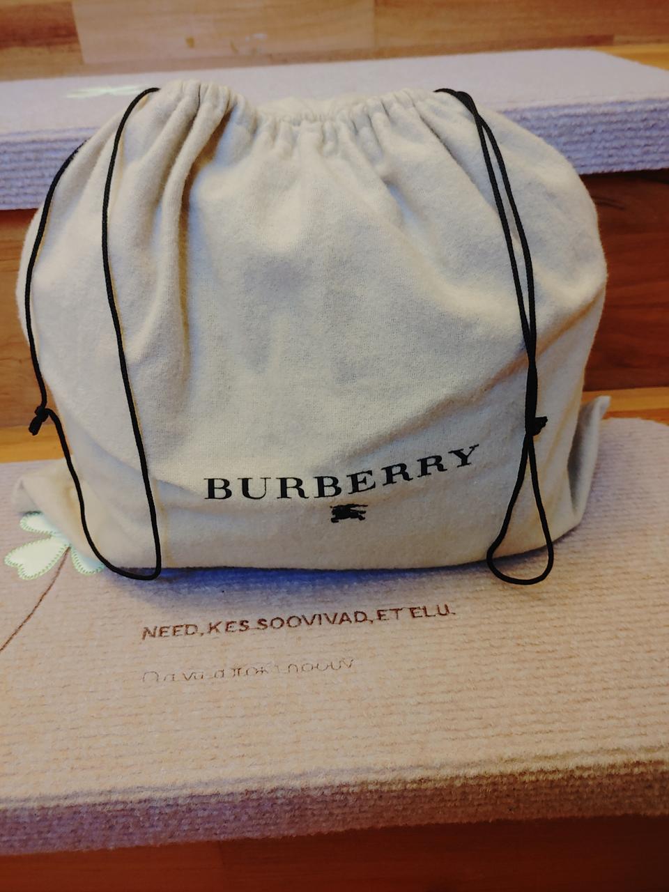 정품버버리가방