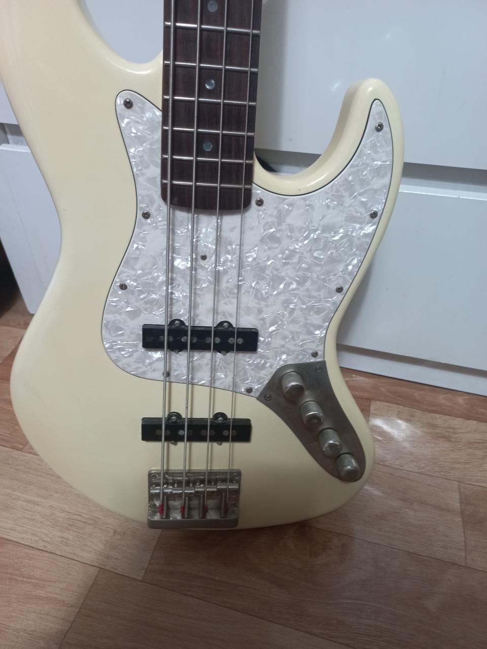 길무어 액티브 베이스기타