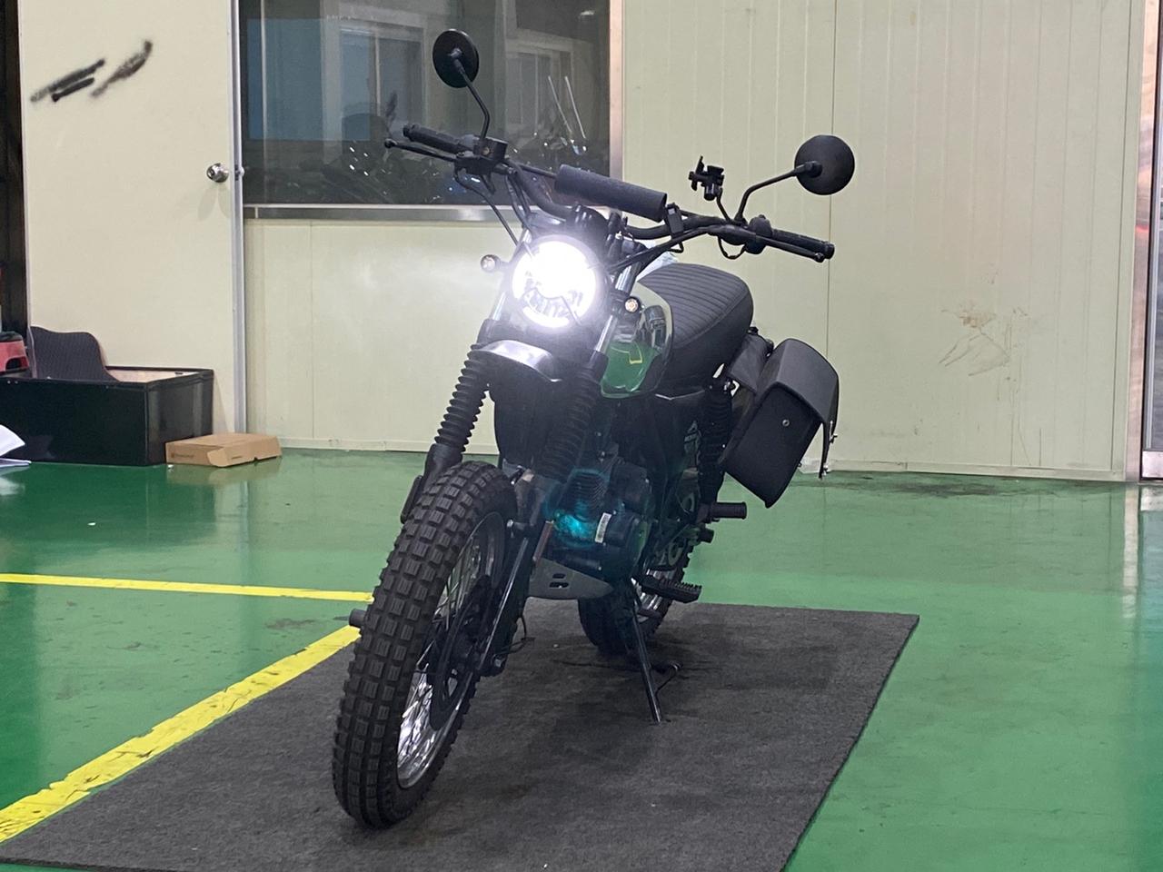 브릭스톤 펠스버그125XC 2022년식 600km 1인신조차량 무사고 판매합니다.