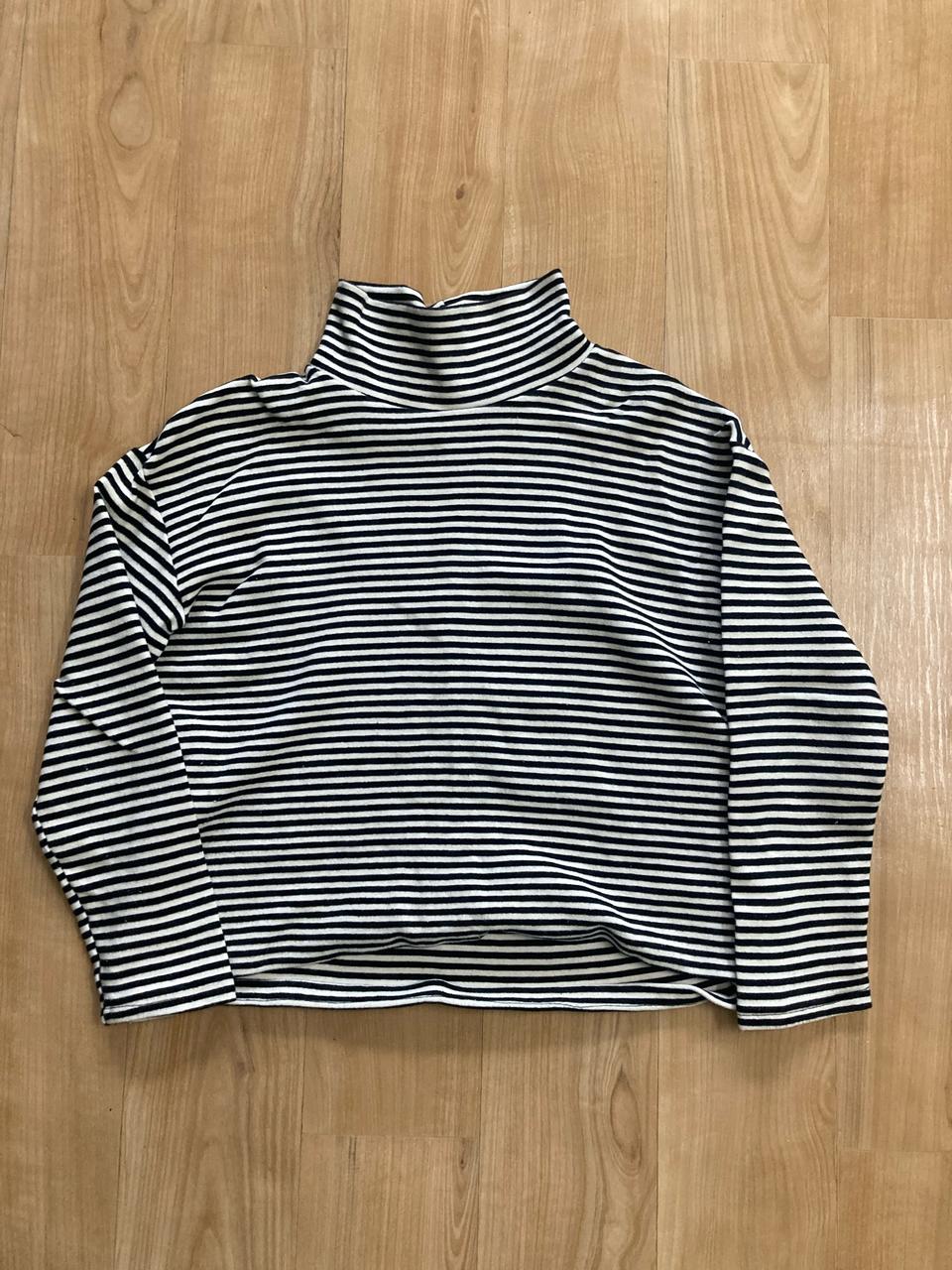 스트라이프 터틀넥 긴팔티