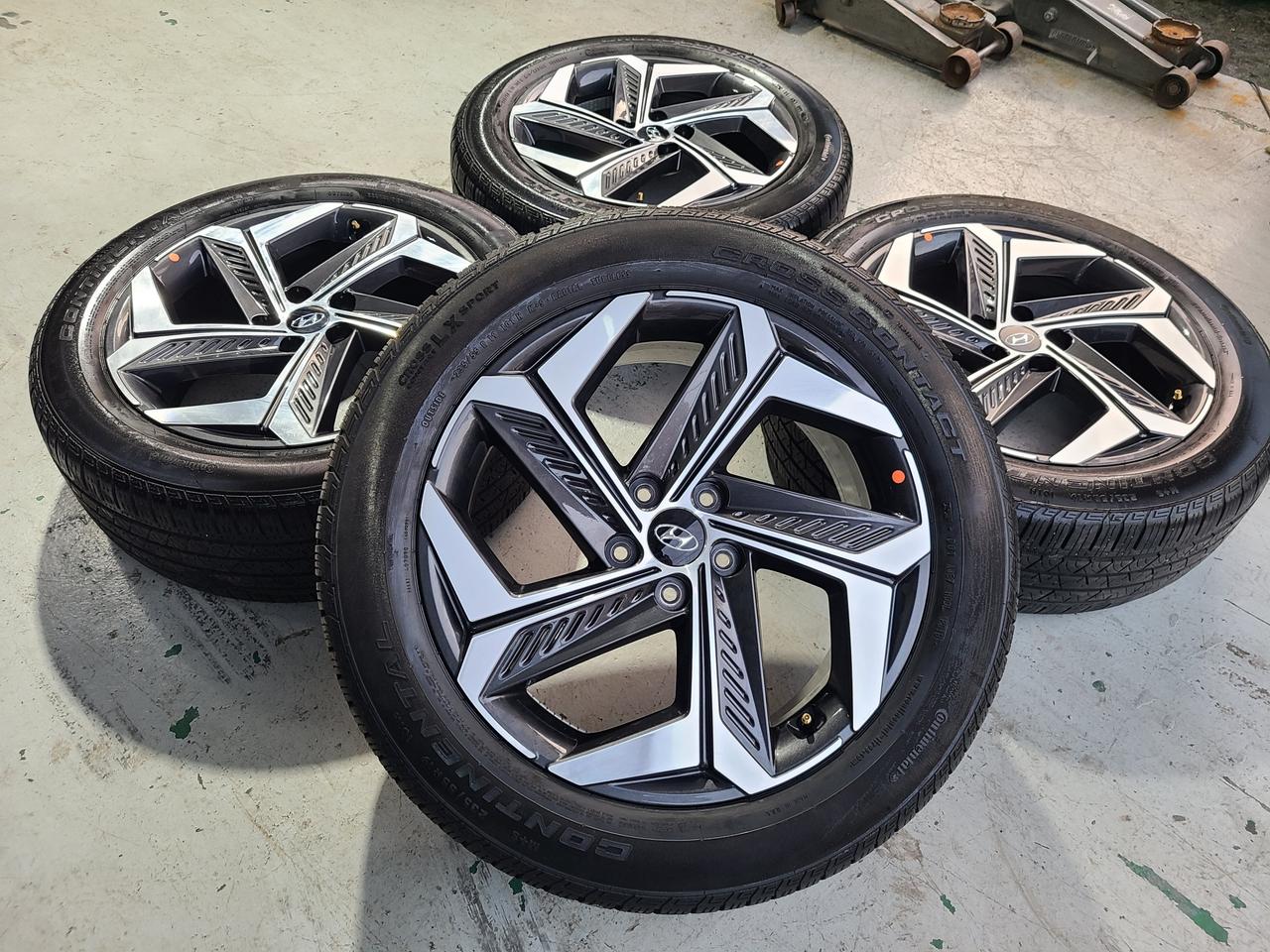 투싼 NX4 19인치 2355519 임판 휠타이어 팝니다