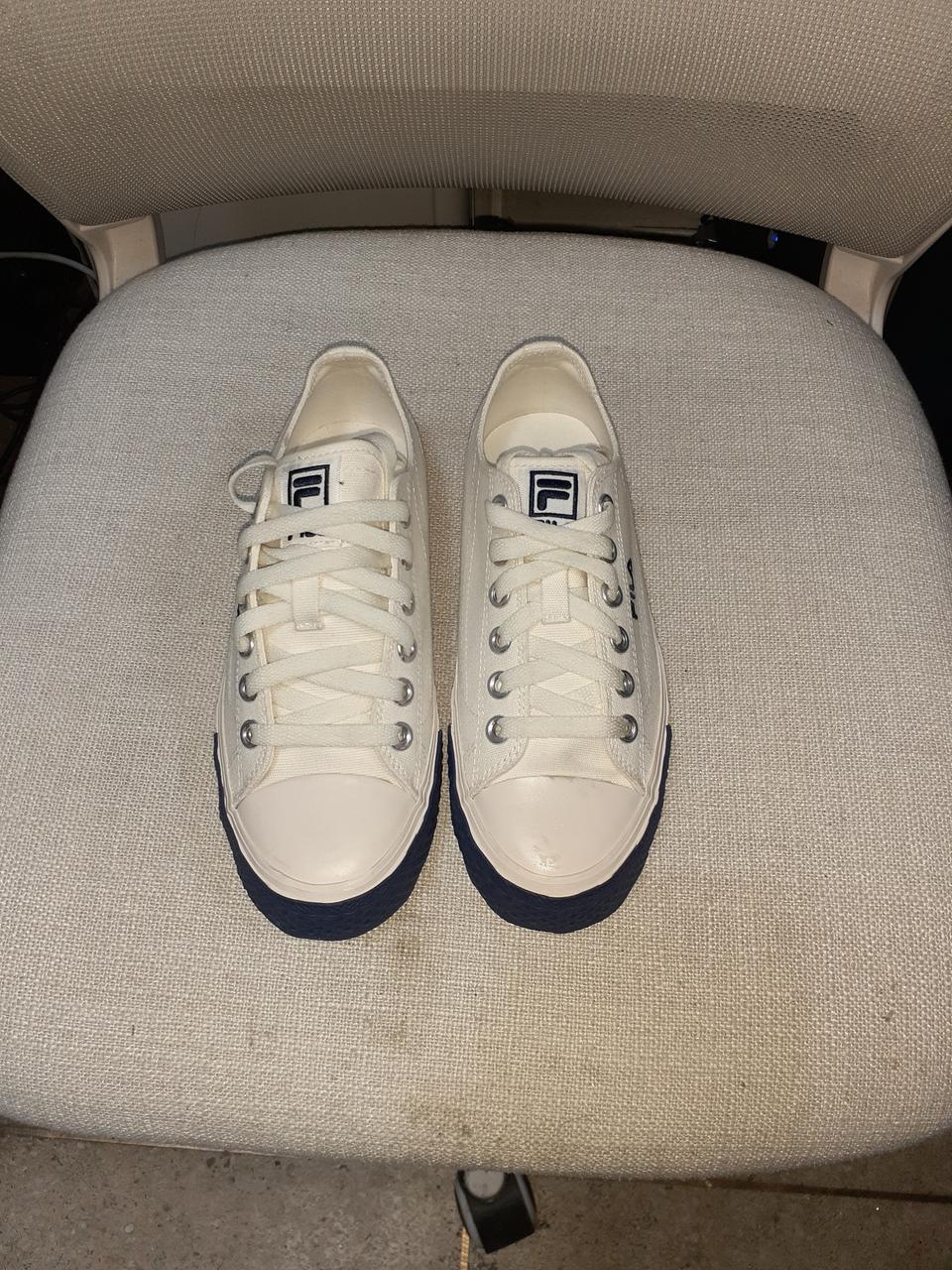 휠라 스니커즈 230