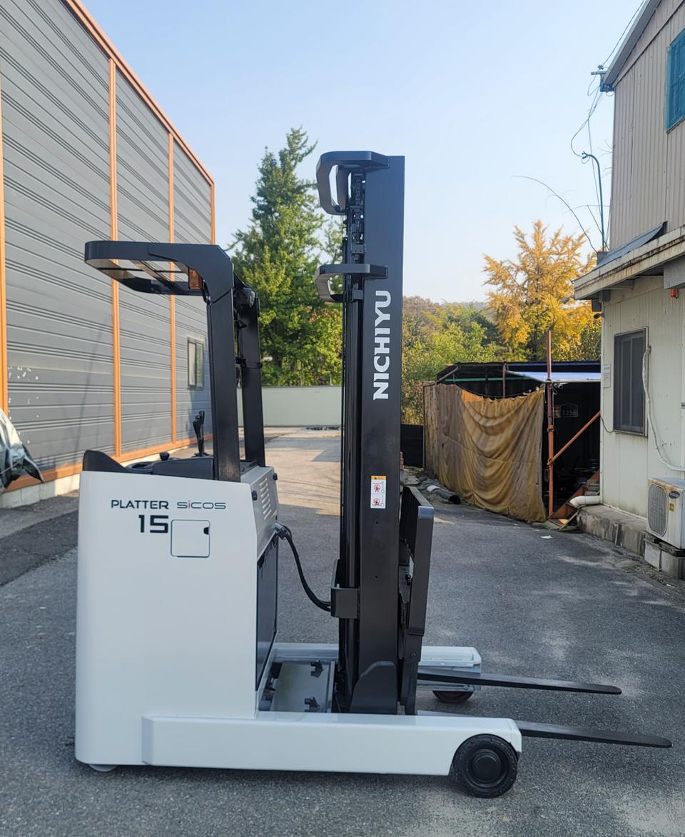 입식전동지게차 3단6M 팝니다