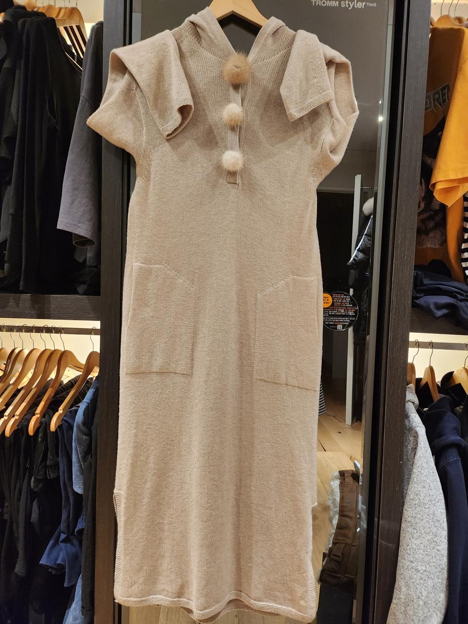 오즈세컨 후드 니트 롱 원피스 팝니다.