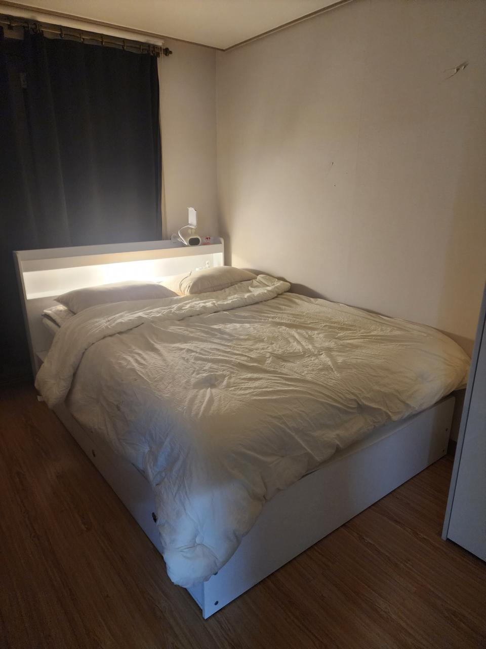 서랍형 조명 퀸사이즈 침대 팝니다
