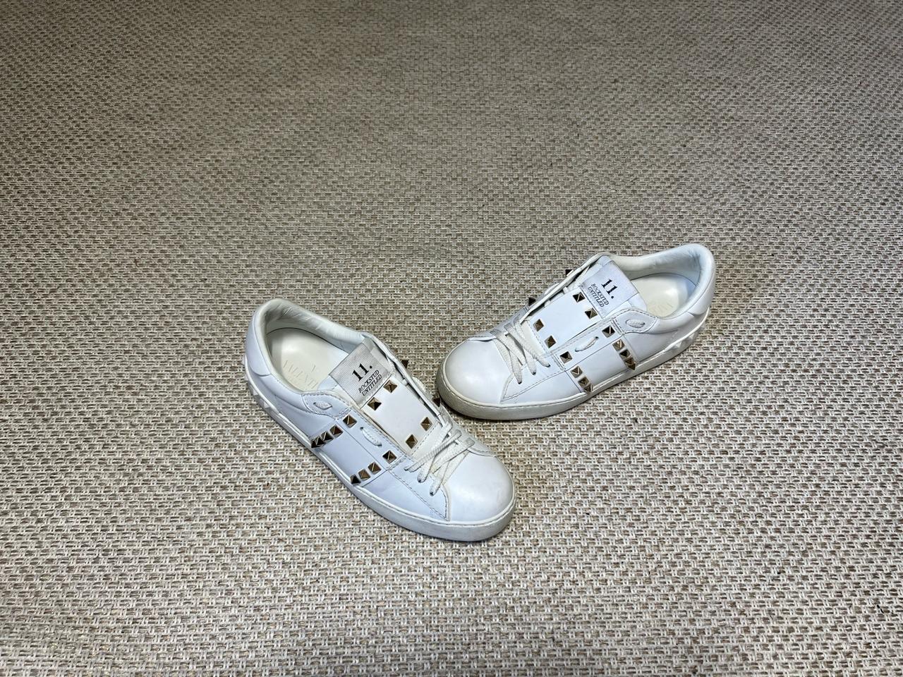 발렌티노 락스터드 37