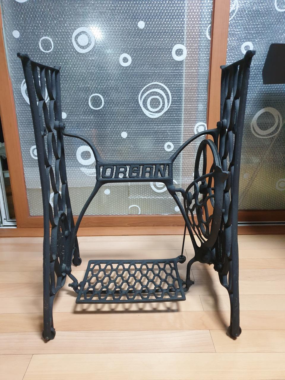 고풍스런옛날미싱다이,선반으로사용하면