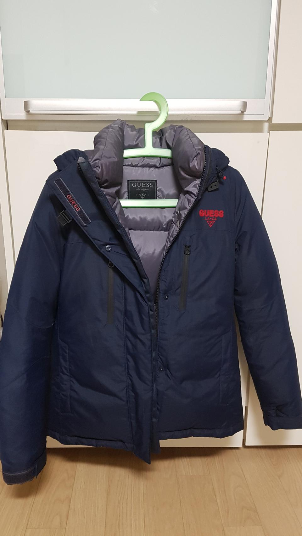 정품 게스 여자 숏 패딩 사이즈 XS 55사이즈 (Guess female