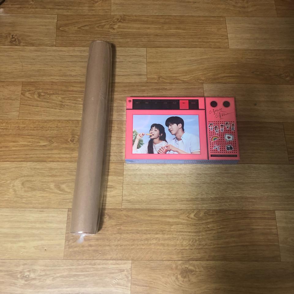 스물다섯 스물하나 ost 앨범 + 포스터 미개봉 판매합니다.