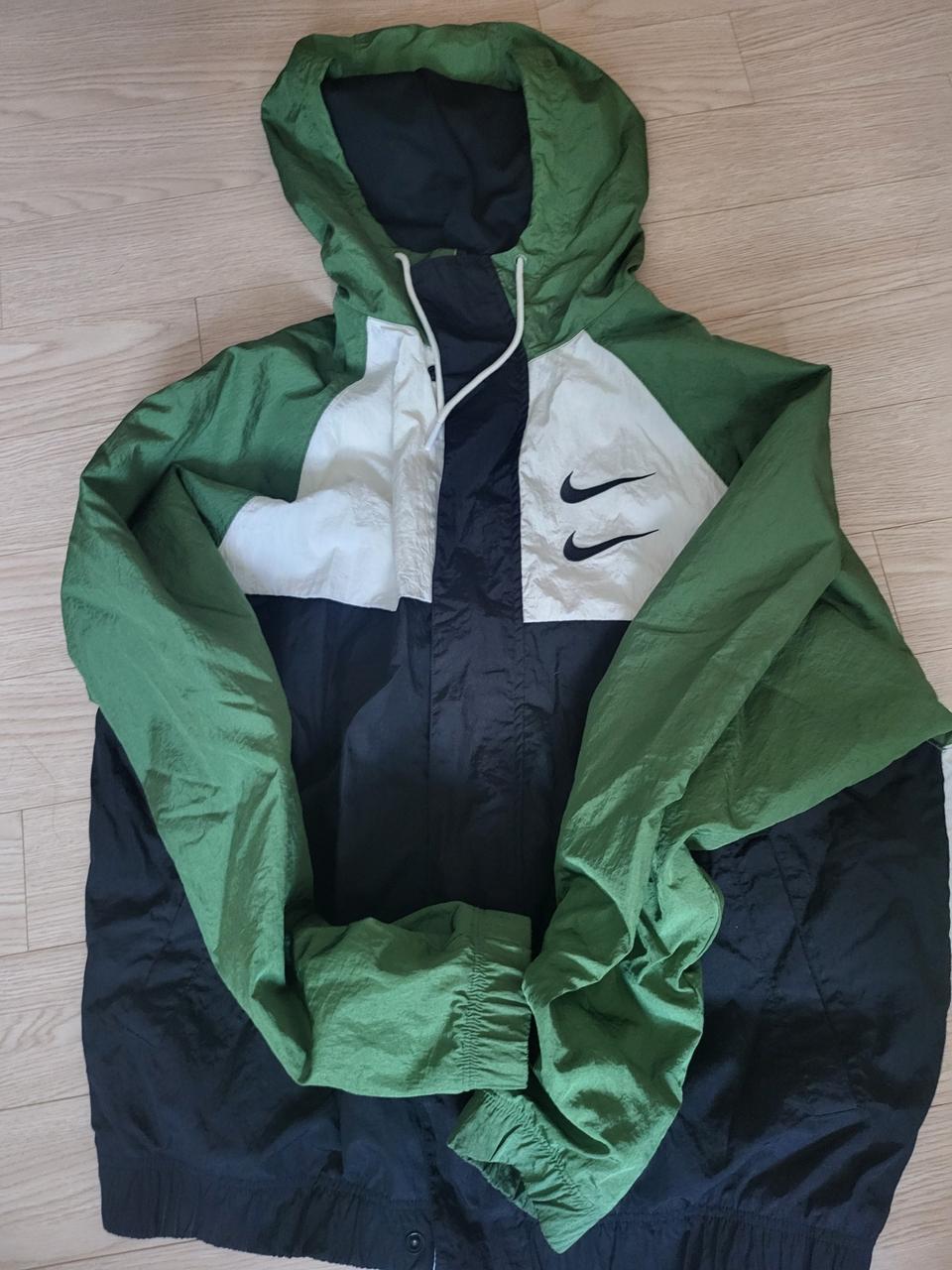 나이키 더블스우시 바람막이