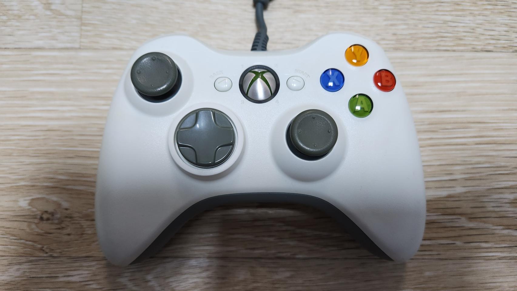 엑스박스360 마소 정품 유선패드 판매 합니다.