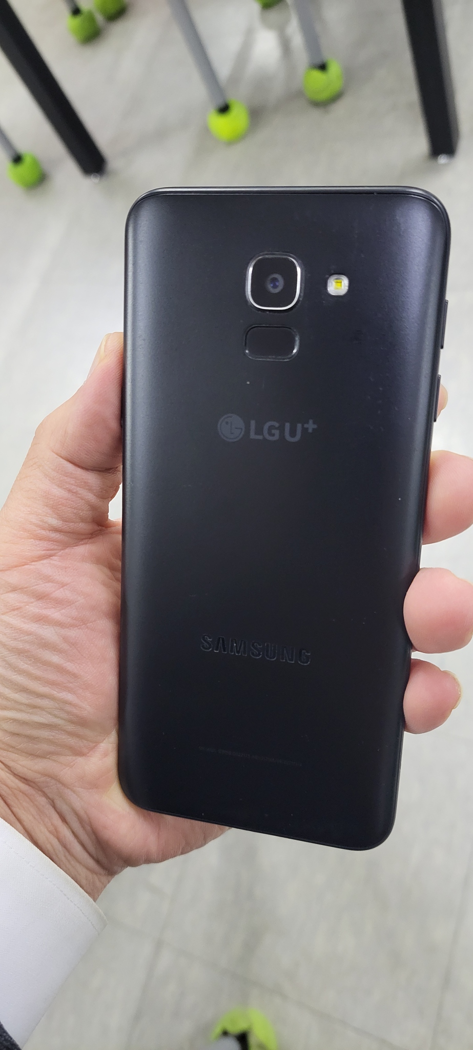 갤럭시 J6 상태 좋아요