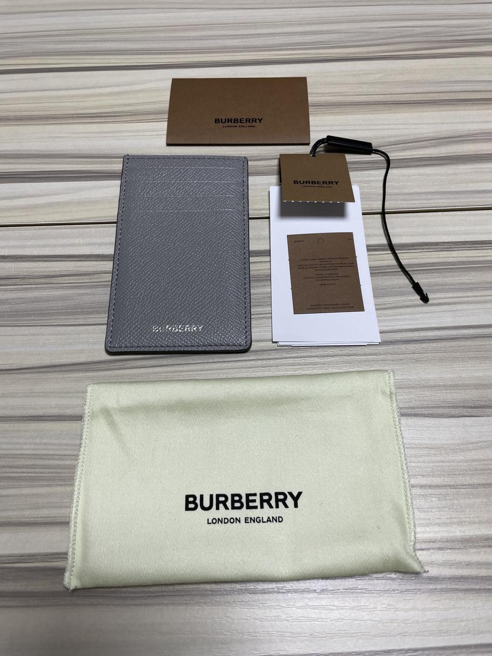 버버리 그레이니 레더 카드지갑 8030169