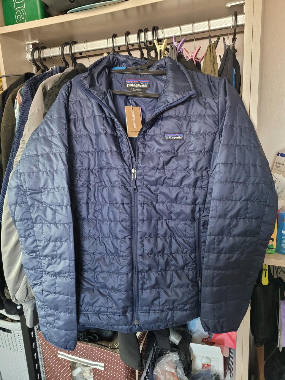 [새상품] 파타고니아 나노 퍼프 자켓 네이비색 S사이즈(95-100)