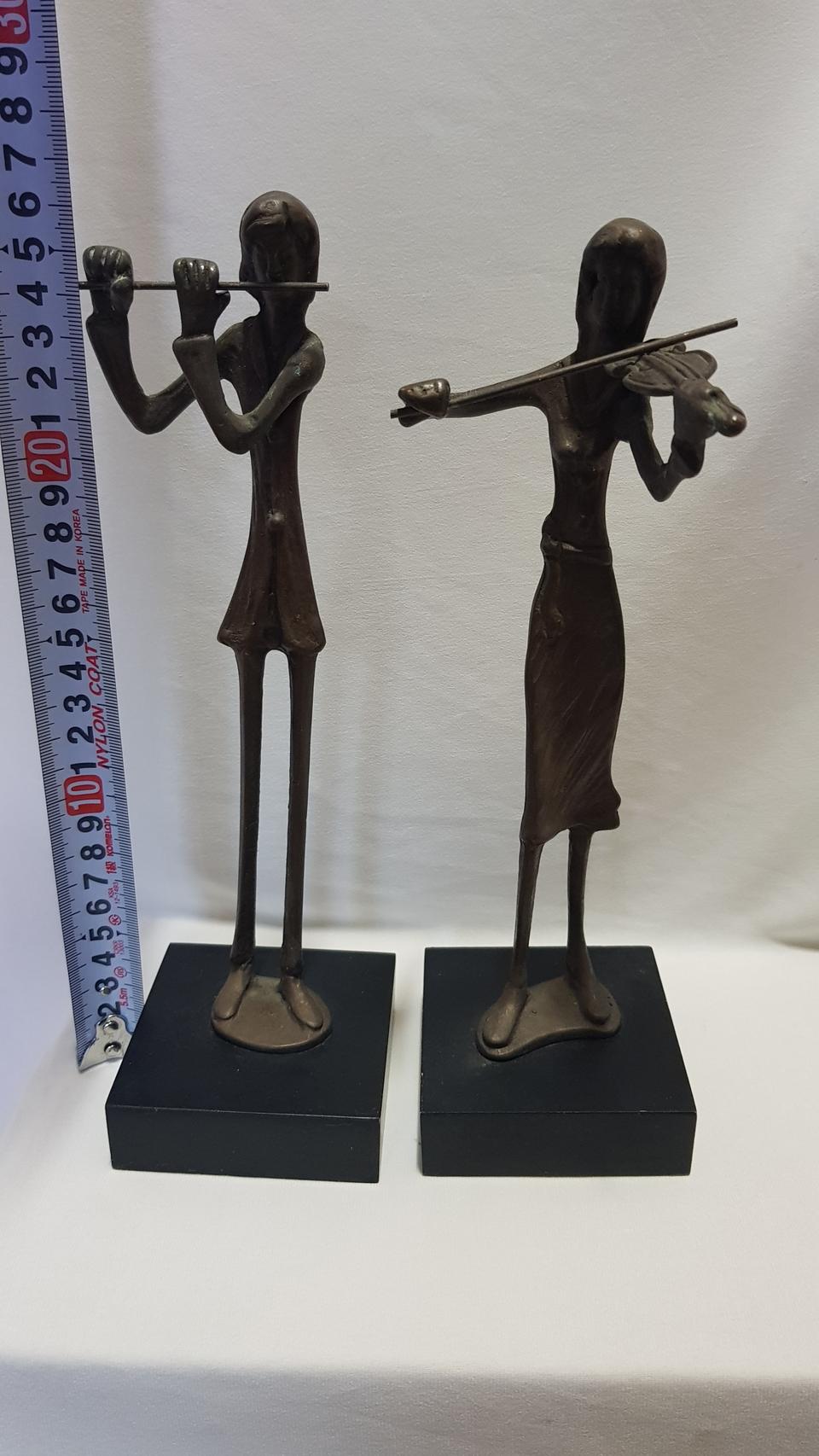 황동 연주하는여인들