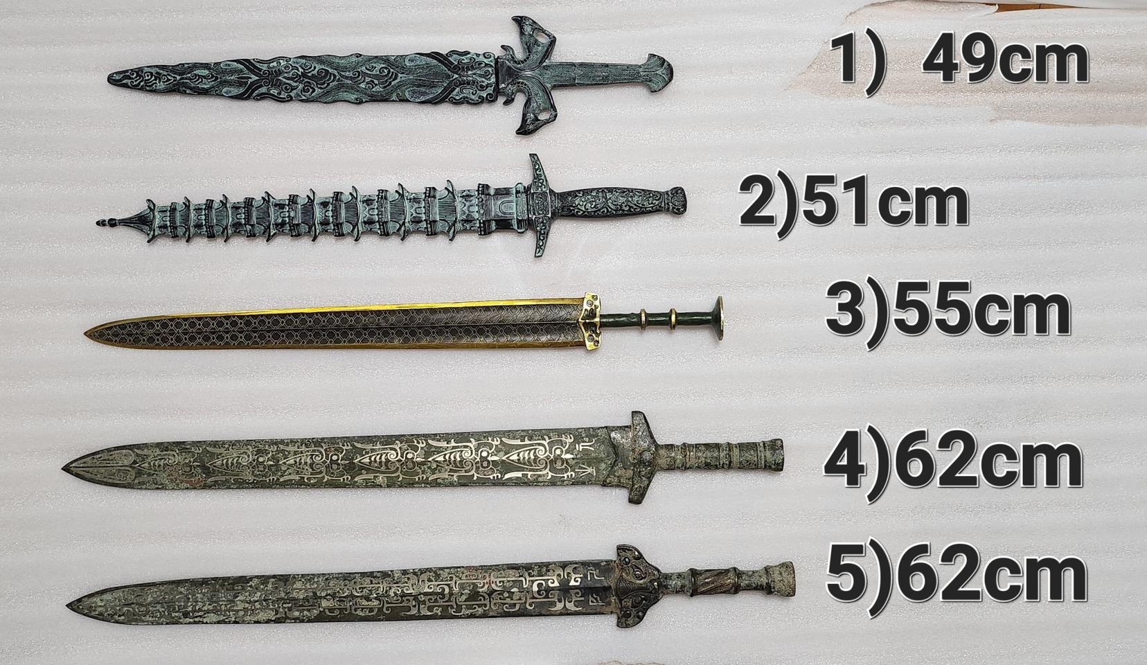 다양한 청동검. 은상감